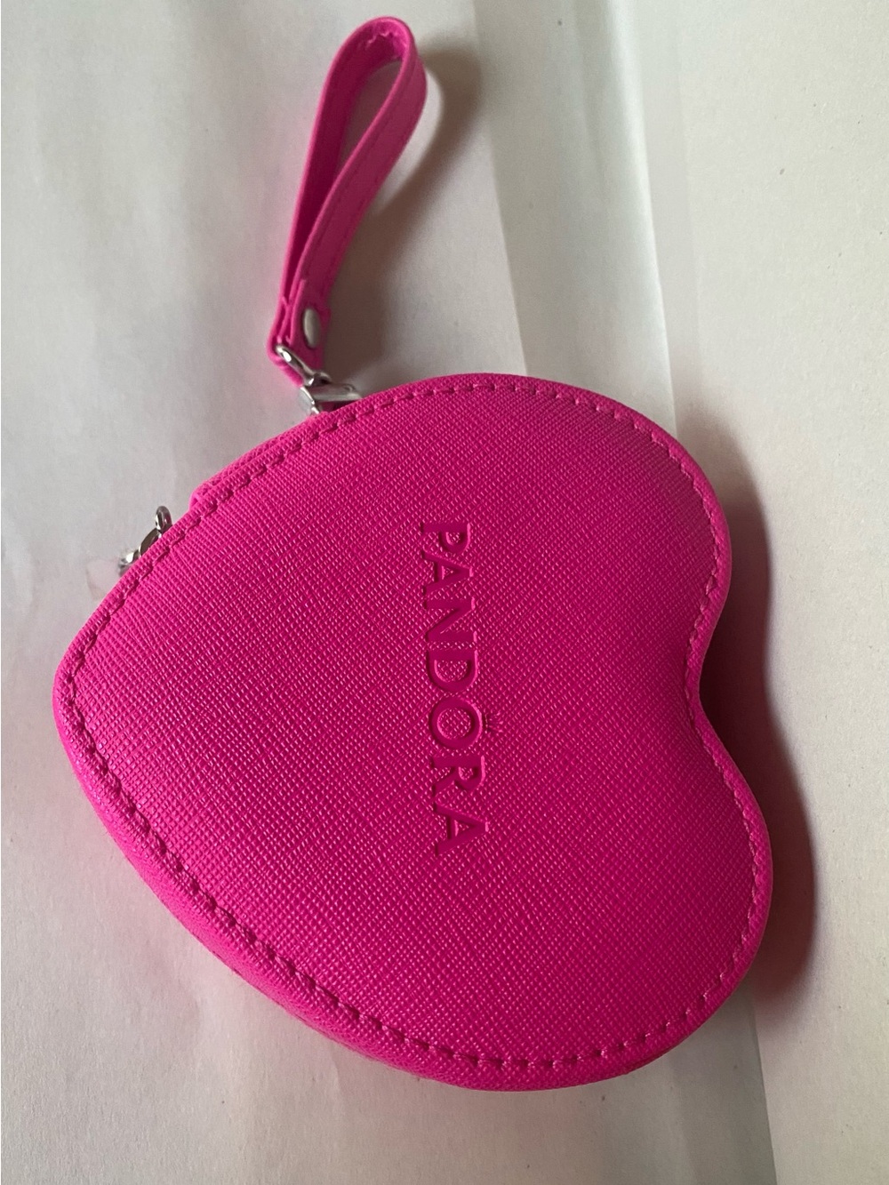 Authentic Pandora Limited Edition Pink
Heart Shaped Travel Jewelry Box Wristlet
